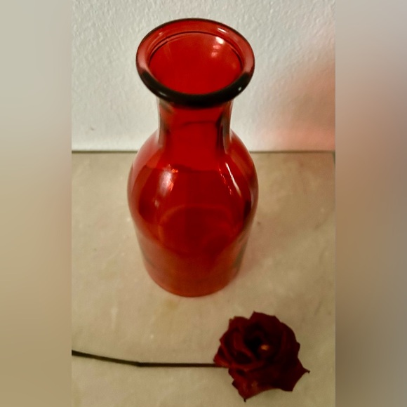 Bottle shaped, deep red, ruby, vase. 8.75” - Picture 5 of 9